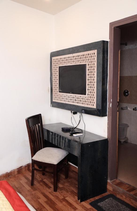 Hotel Plazzo Igi Yeni Delhi Dış mekan fotoğraf
