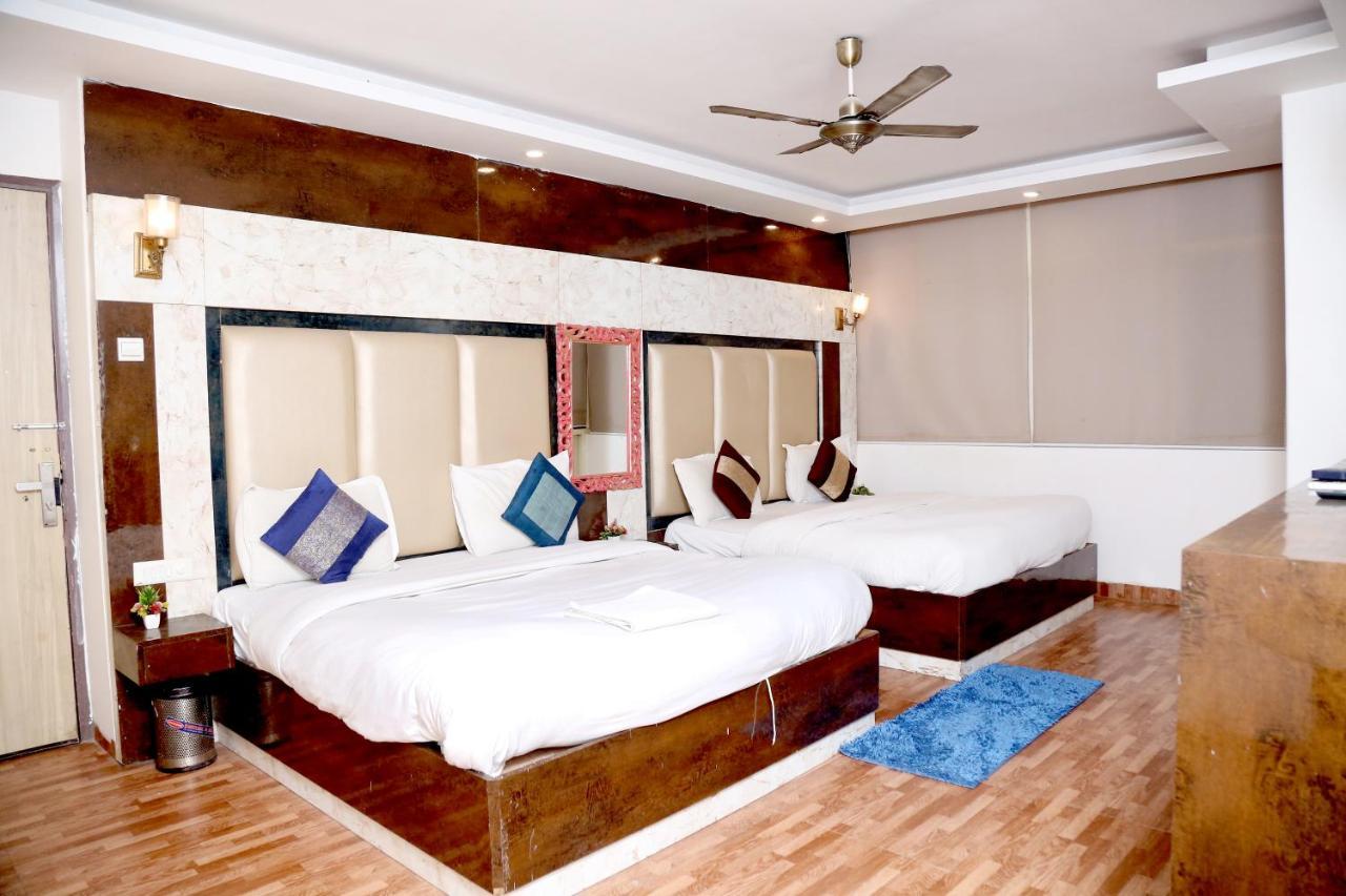 Hotel Plazzo Igi Yeni Delhi Dış mekan fotoğraf