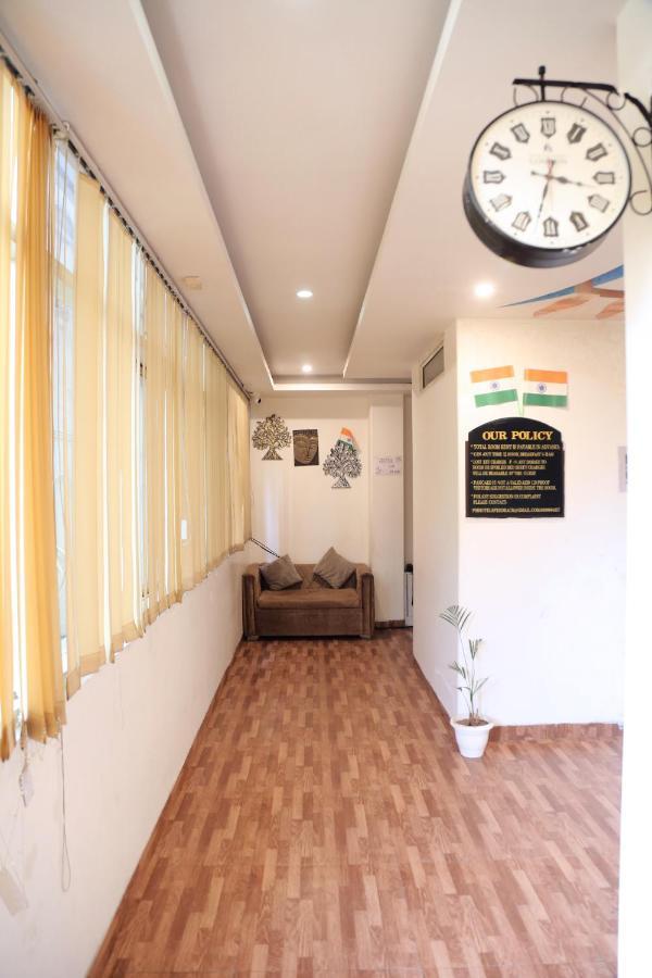 Hotel Plazzo Igi Yeni Delhi Dış mekan fotoğraf